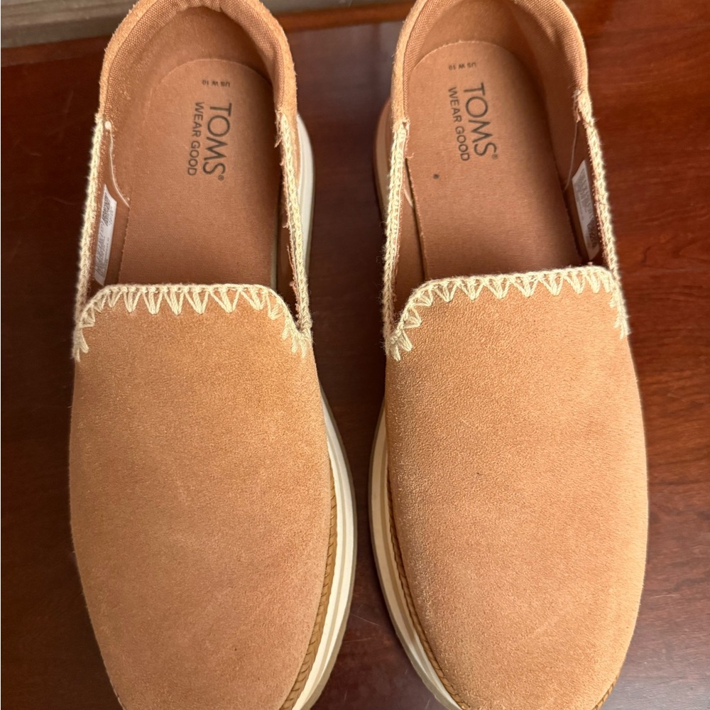TOMS Women’s Tan Suede Slip-On Loafers